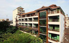 โรงแรมวังน้อย